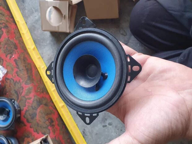 24 speakers 10 cm 70 watt